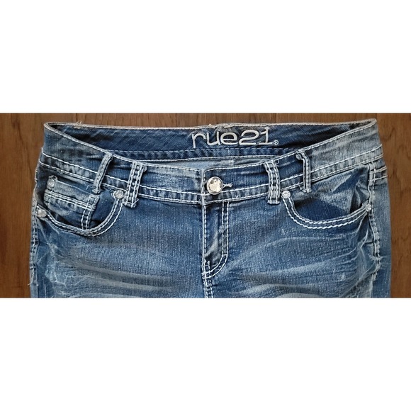 Rue21 Women's 11/12 Curvy Capri‎ Distressed Stretch Cuffed Denim Pants Sz 33x18" - Picture 2 of 5